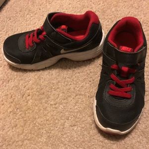 nike tieless sneakers